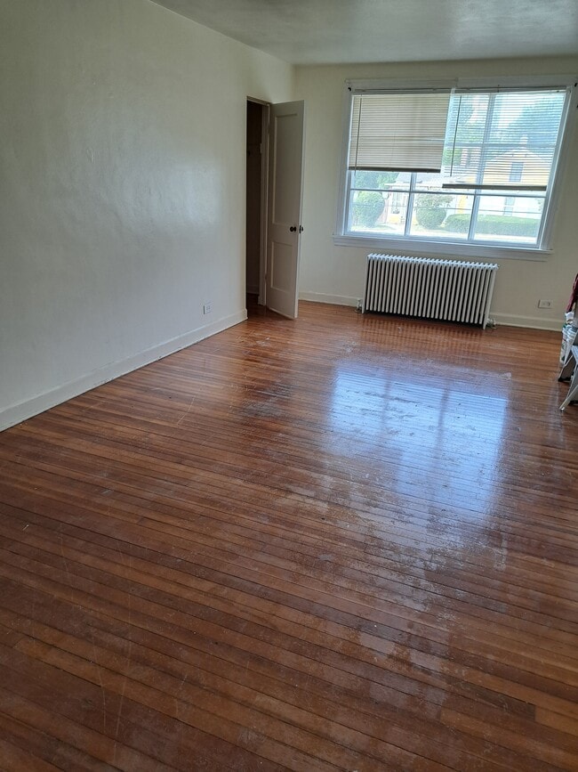 Building Photo - 415 N Sheridan Rd