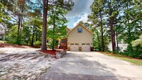 Building Photo - Large 5 Bedroom with Large Fenced in Back ...