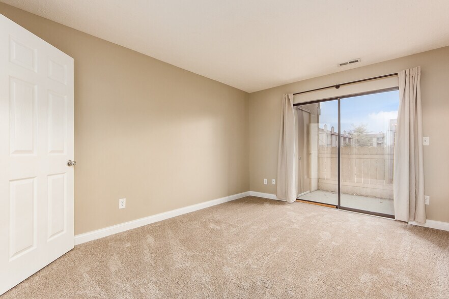 Building Photo - 2257 Hedgerow Road