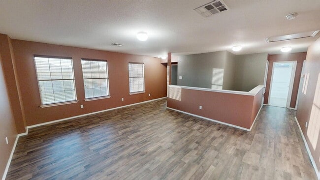 Building Photo - "Spacious 4-Bedroom Gem with 2.5 Baths and...