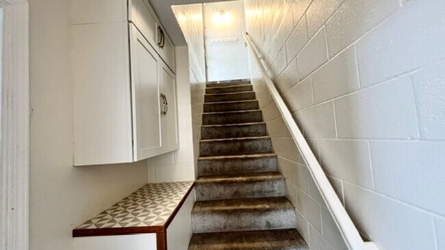 Building Photo - AVAILABLE NOW! Spacious 3-Bedroom, 2-Bath Corner-end Split-level Unit in Kaneohe with 1 Assigned ...