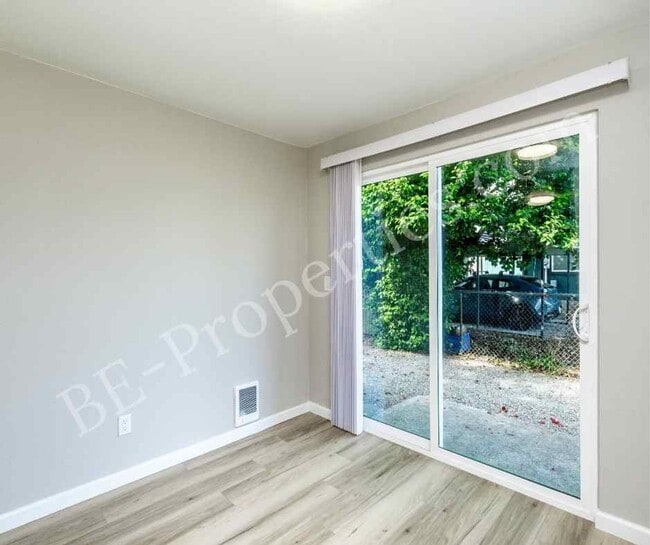 Building Photo - Central Tacoma Rambler