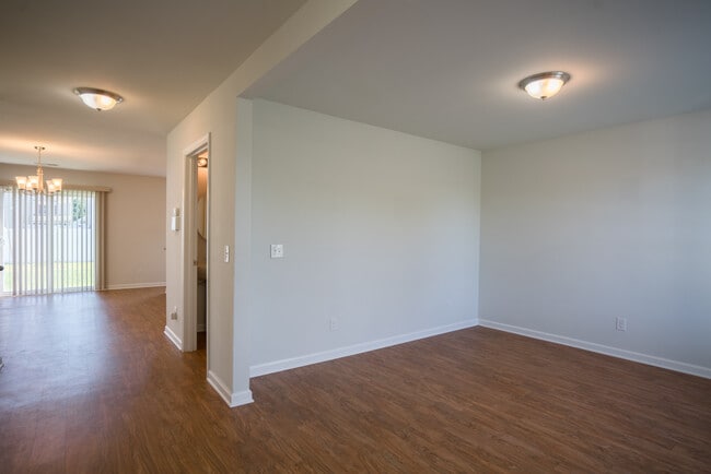 Building Photo - 135 Davila St