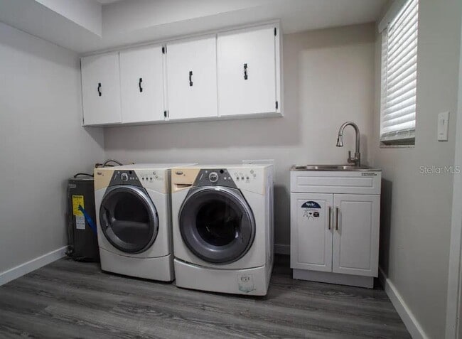 Building Photo - 12216 Noreast Lake Dr