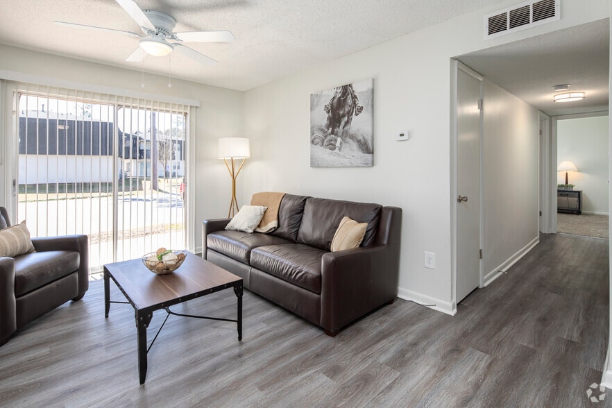 2BR, 1.5BA 845 SF - RiverHouse
