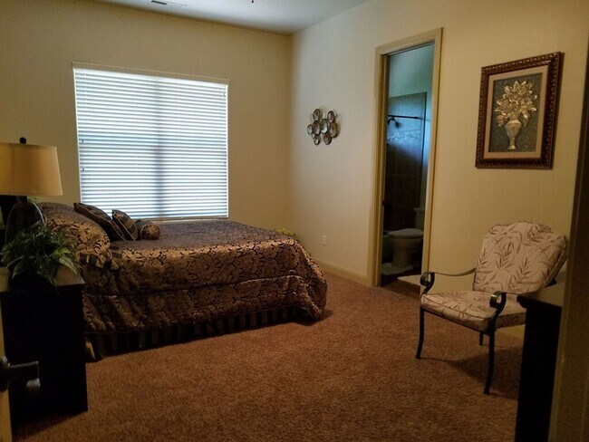 Building Photo - Beautiful Corner Lot! FULLY FURNISHED! Available Now!!