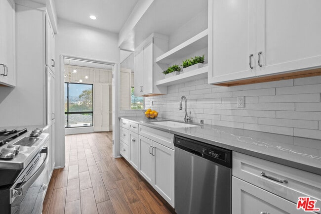 Building Photo - 1167 S Roxbury Dr