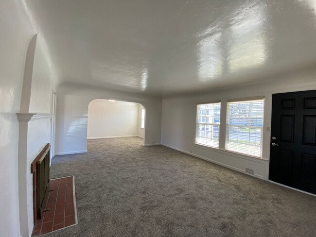 Building Photo - 526 Madison Ave