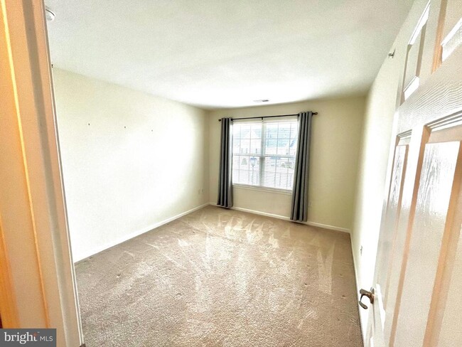Building Photo - 302 Lexington Mews