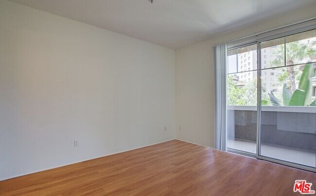 Building Photo - 5557 W 6th St
