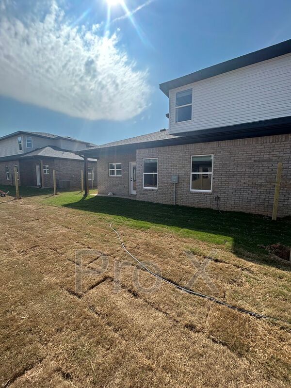 Building Photo - 621 Cosmos St