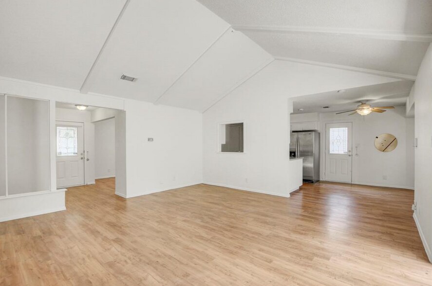 Building Photo - 705 Huntingdon Pl