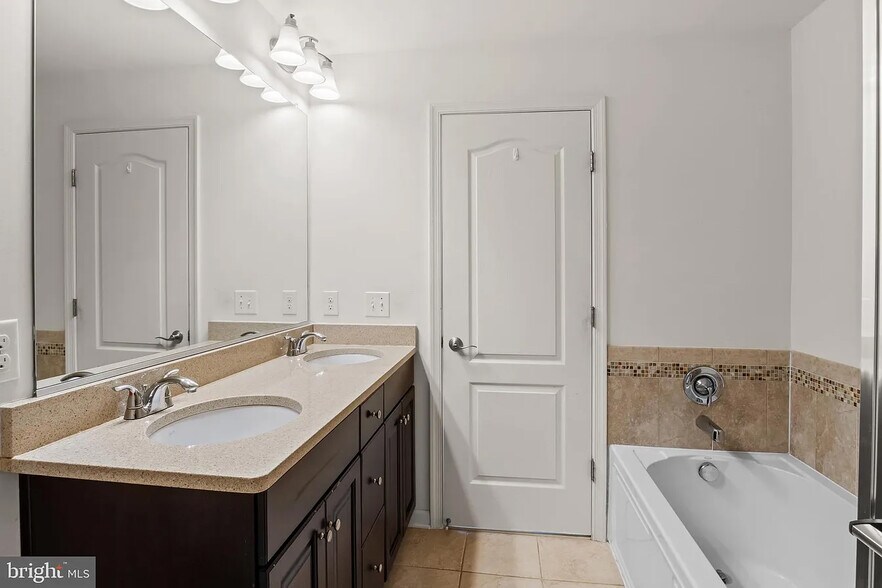 Building Photo - 15240 Torbay Way