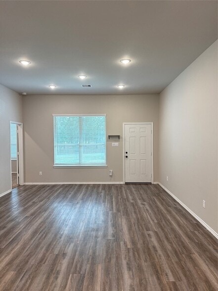 Building Photo - 20130 Parkway Ln