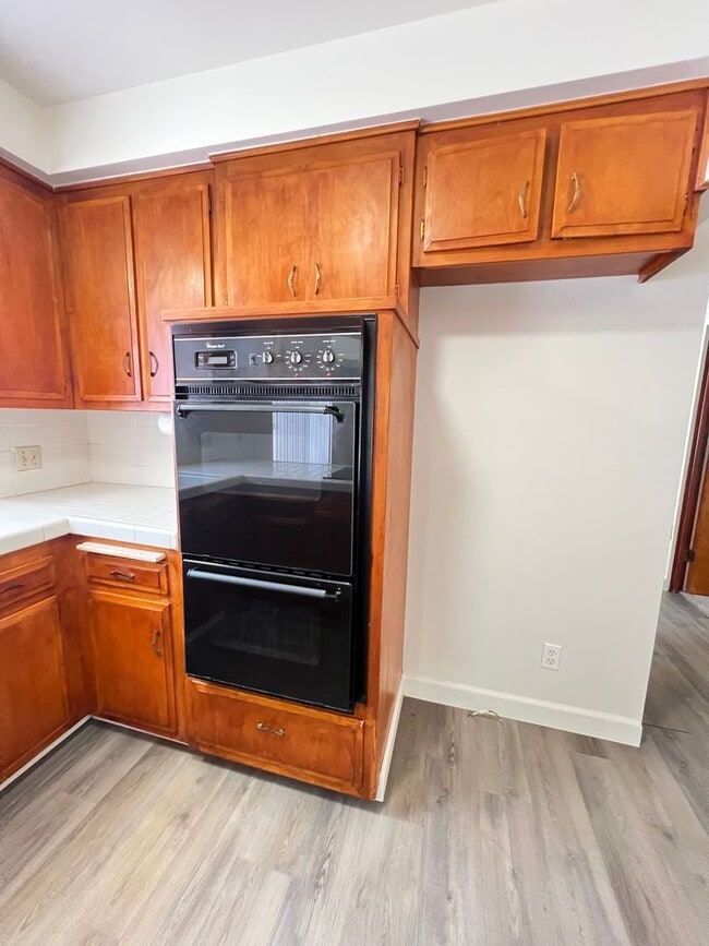 Building Photo - LEB