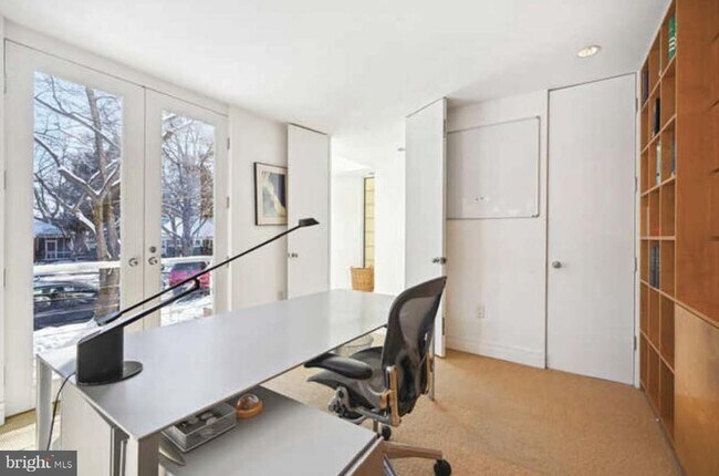 Building Photo - 4527 Q Pl NW