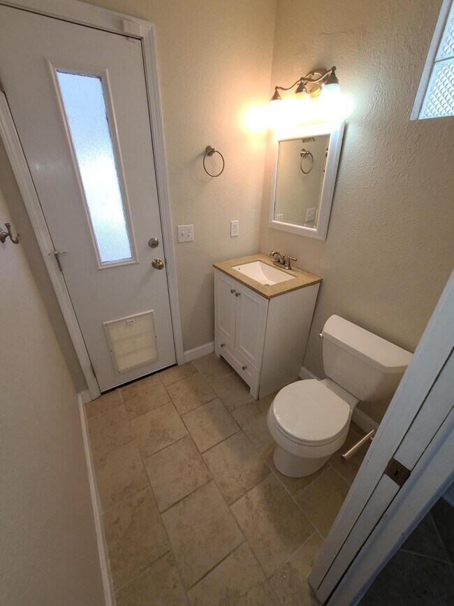 Building Photo - 1905 Catamaran Dr