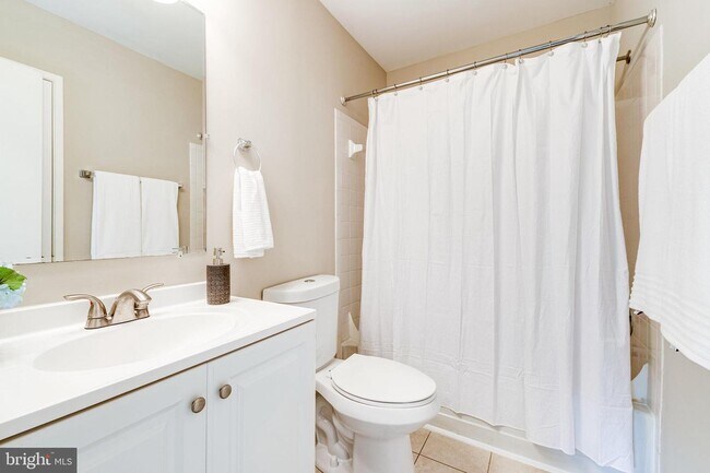 Building Photo - 8624 Venoy Ct