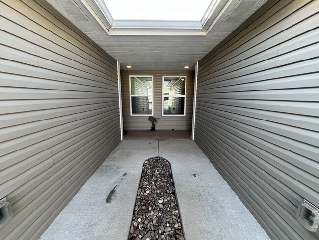 Building Photo - 5326 Hillside133