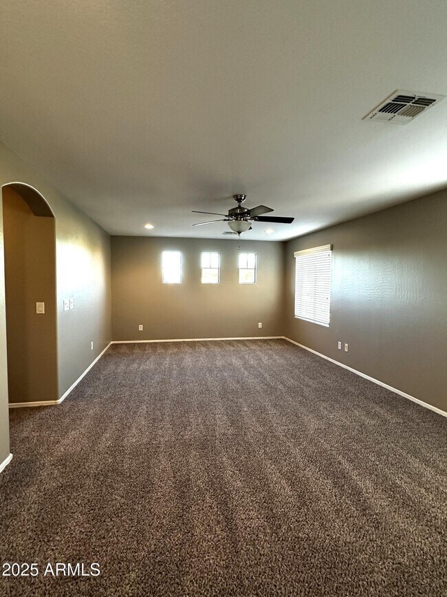 Building Photo - 11053 E Roselle Ave