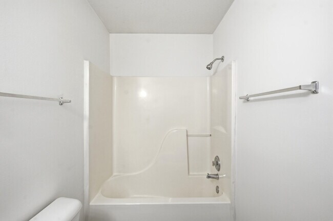 Building Photo - 2401 Northampton Dr