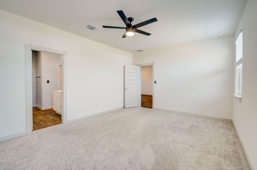 Building Photo - 131 Big Sandy Creek Dr