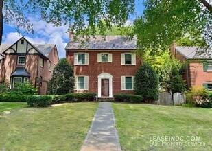 Building Photo - 4825 Butterworth Pl NW
