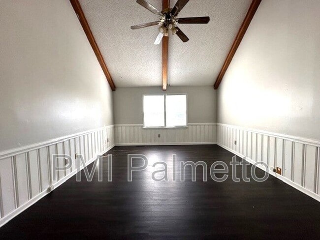 Building Photo - 105 Larkspur Ct