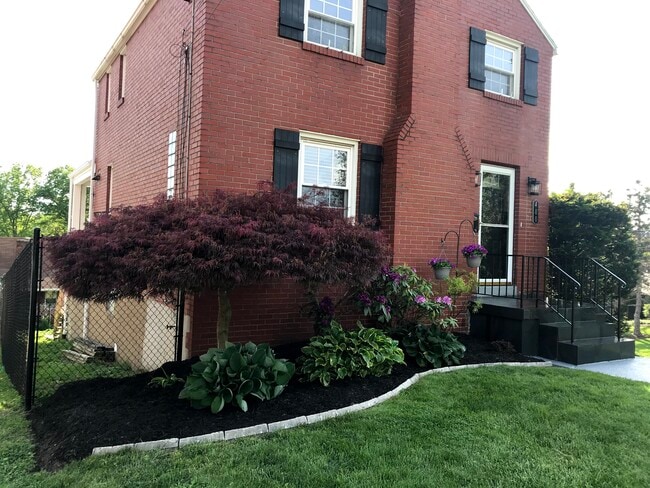 Building Photo - 400 Duquesne Dr