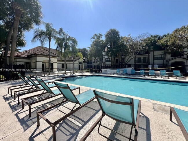 Building Photo - 640 S Park Rd