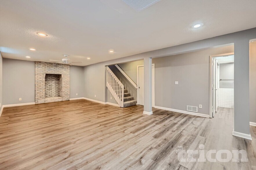 Building Photo - 820 Shenandoah Ln N