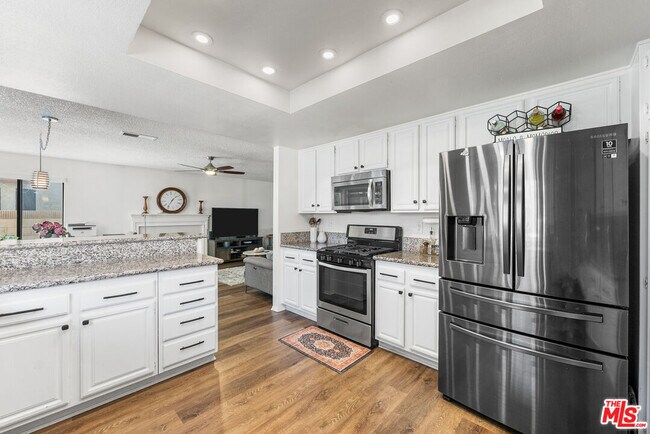 Building Photo - 43258 33rd St W