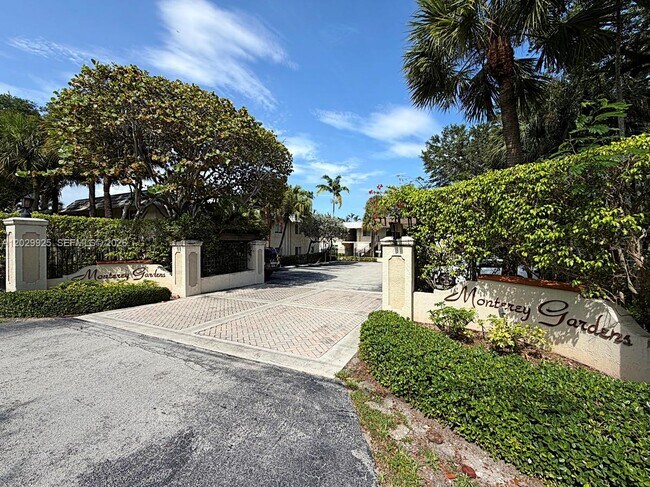 Building Photo - 8601 SW 68th Ct