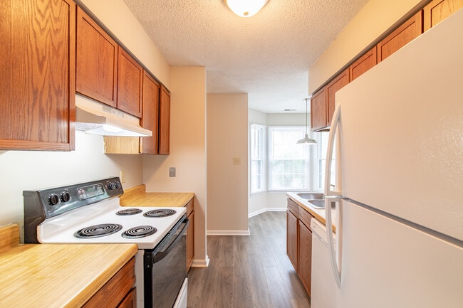 Building Photo - 1924 Greenstone Ct