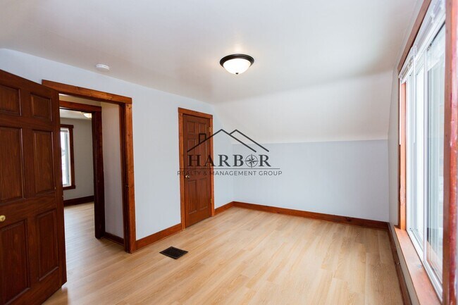 Building Photo - 15 8th St NW