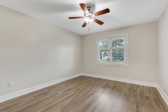 Building Photo - ** GOLDEN GATE CITY ** 3 BED + DEN / 2 BATH - FENCED YARD - NO HOA! - ANNUAL RENTAL