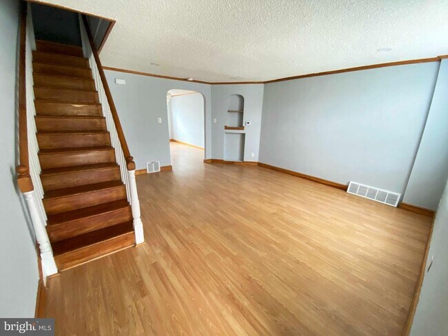 Building Photo - 6330 Leonard St