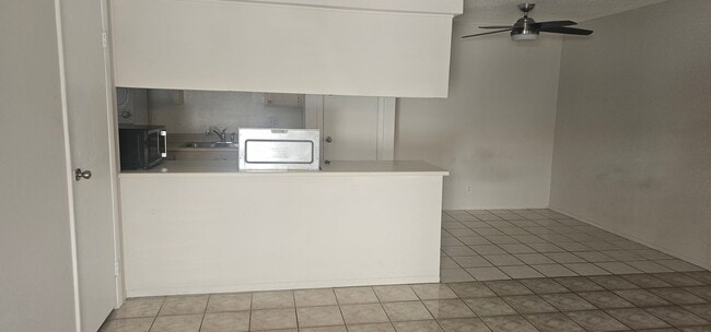 Building Photo - Quaint 2 story Townhome for rent