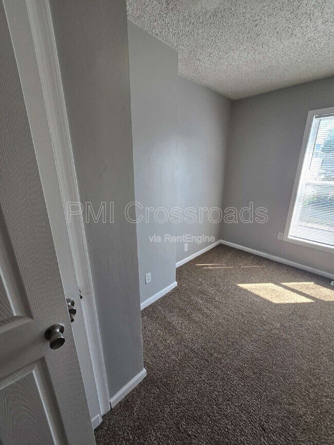 Building Photo - 153 S Cypress Ave