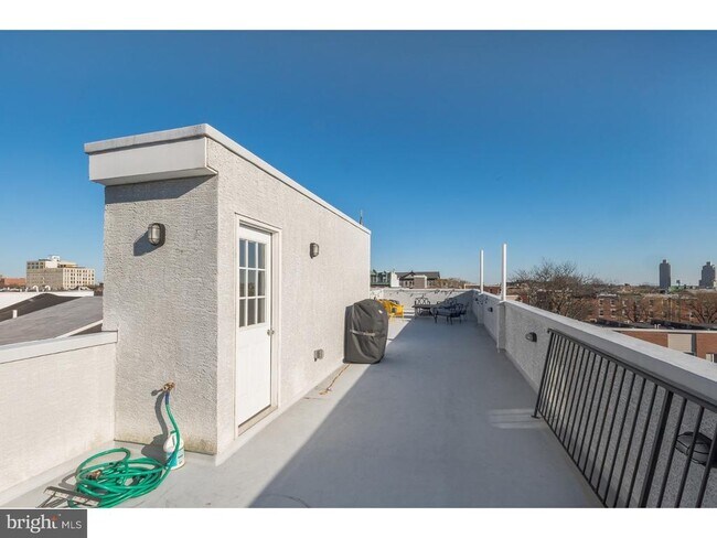 Building Photo - 1000 N Marshall St
