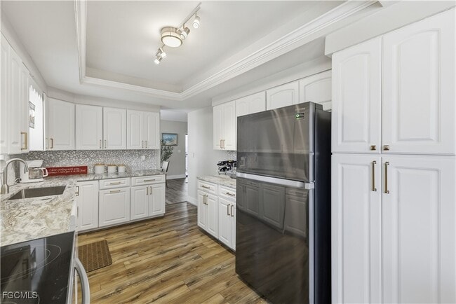 Building Photo - 1925 Clifford St