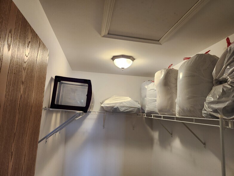 Building Photo - 1819 Silverstone Dr