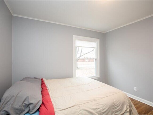 Building Photo - Brookside Bungalow!