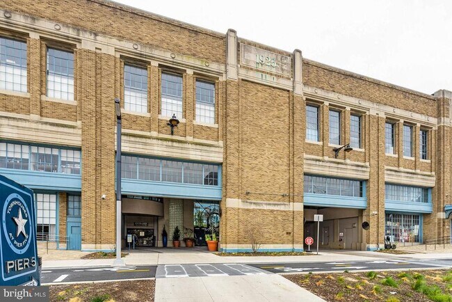 Building Photo - 7 N Christopher Columbus Blvd