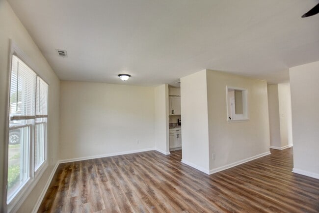 Building Photo - 3900 Raintree Ct
