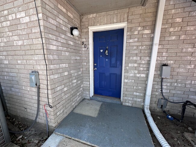 Building Photo - 9797 Leawood Blvd