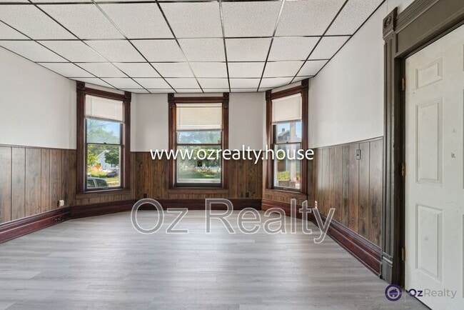 Building Photo - 1303 Western Ave