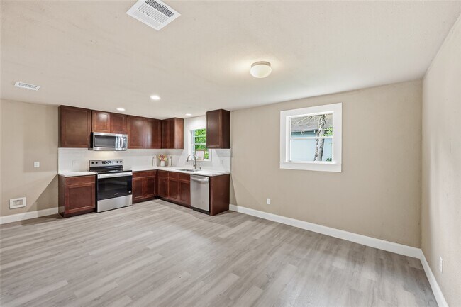 Building Photo - 3930 Hartel St