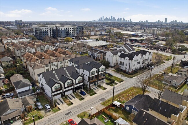 Building Photo - 2108 Beall St