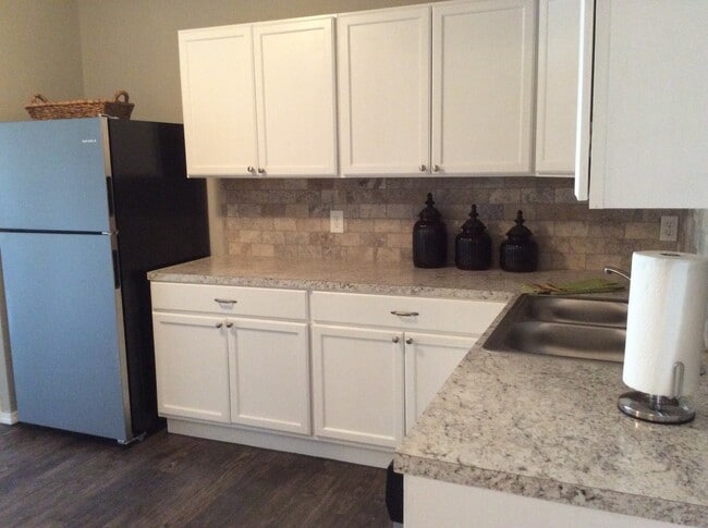 Building Photo - GREAT COLLEGE PROPERTY--PRE-LEASING FOR AUGUST! Completely Updated! 3 bedroom/2 bath Close to TTU...